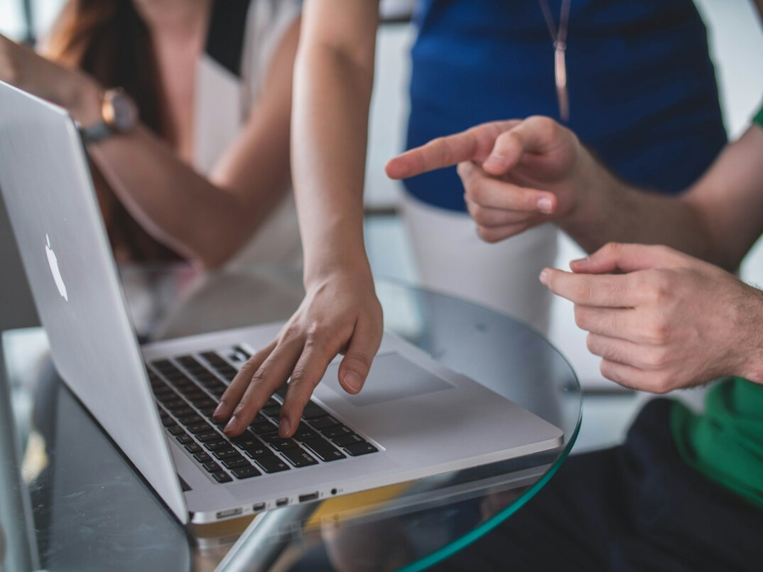 online communication group discussion